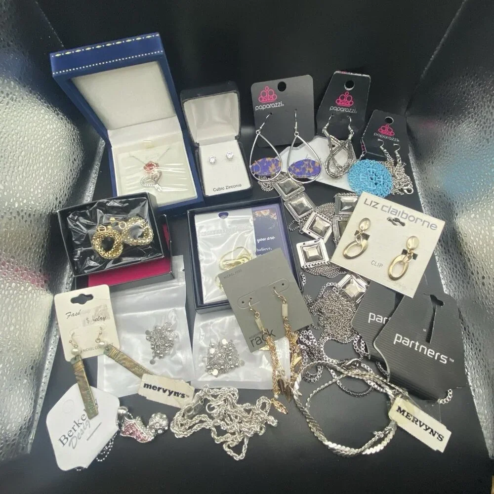 Lot 18 NWT NOS Earrings Necklace Liz Claiborne Paparazzi Mervyns Nordstrom Rack - Picture 1 of 7